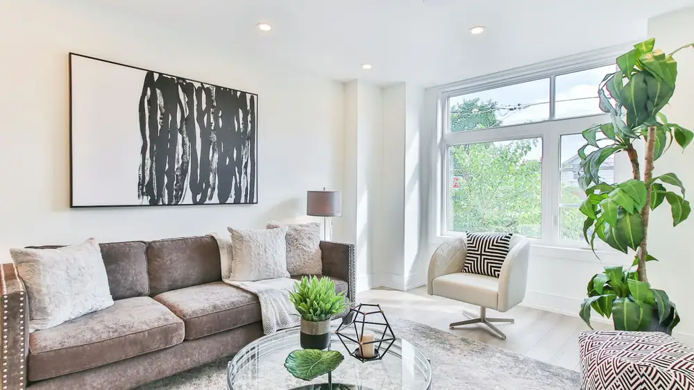 A small living space where the desk has a defined edge